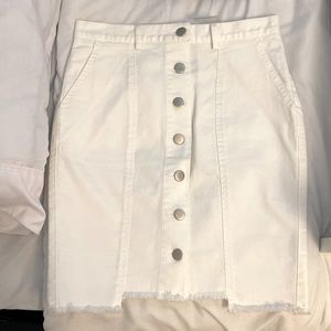 Blush boutique- long white skirt